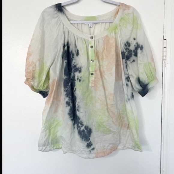 Elizabeth and James Tops - Elizabeth and James white tie dye peasant top size xxl